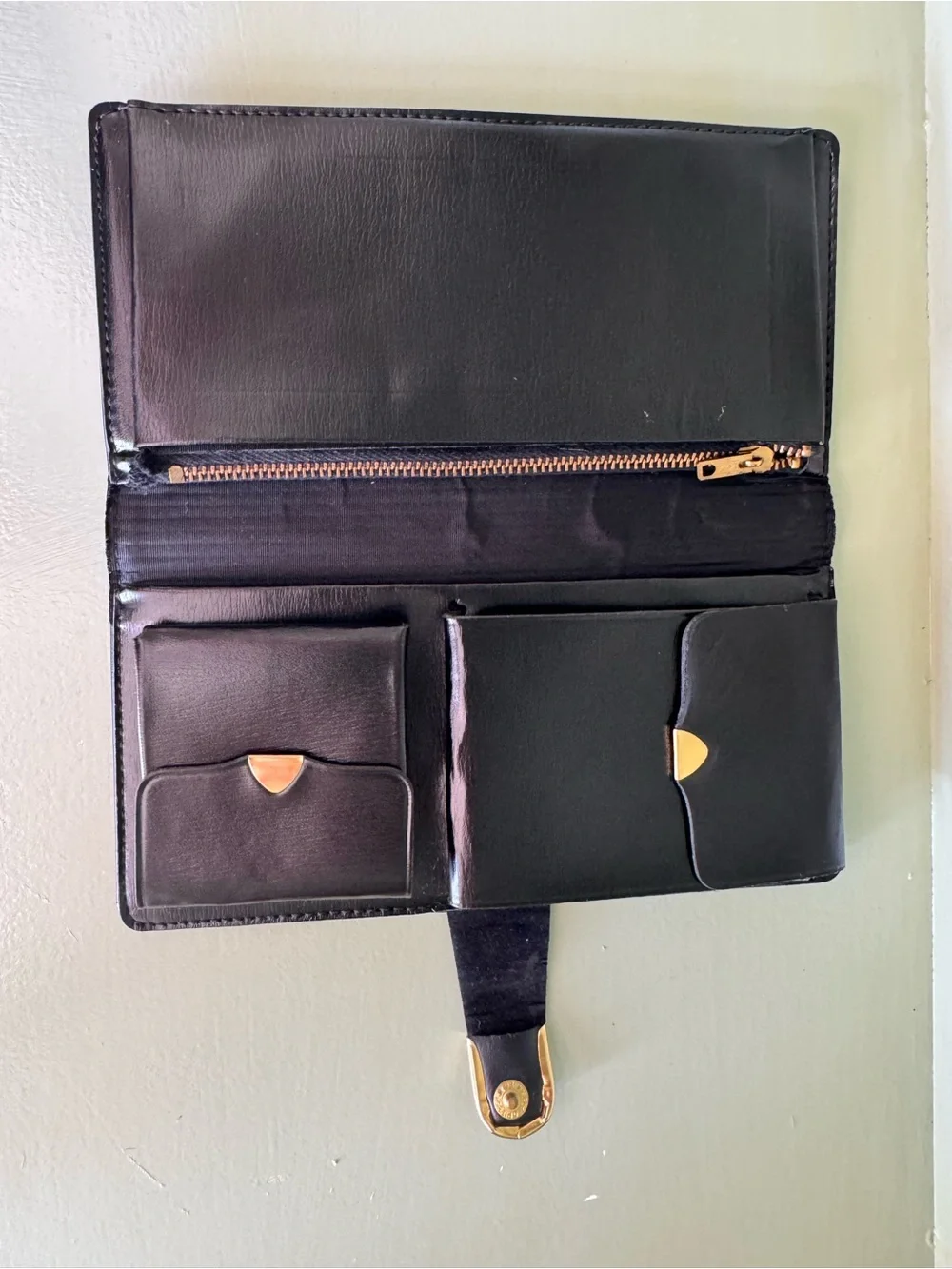 Vintage Aristocrat Fifth avenue genuine leather black wallet with gold hardware